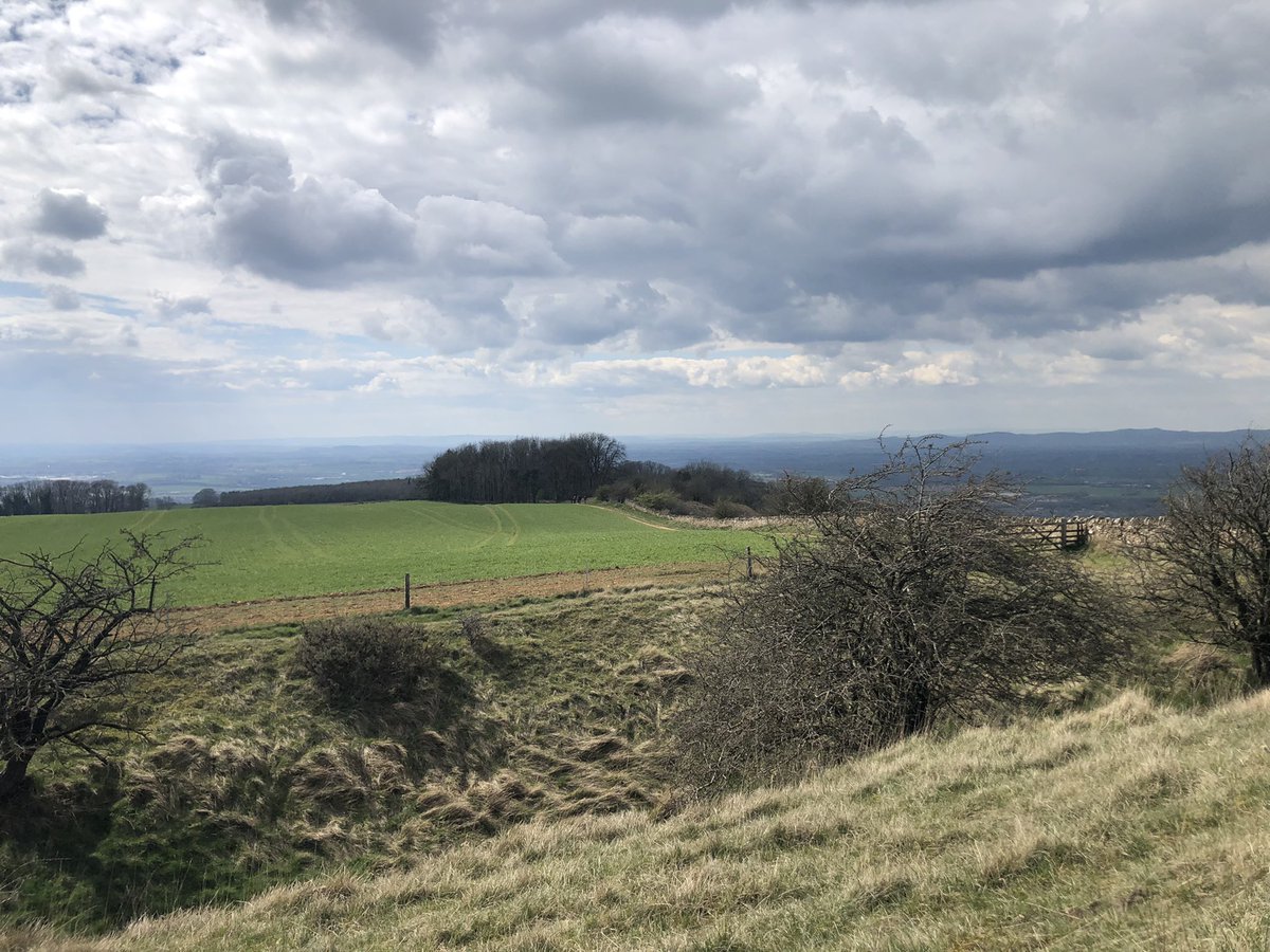 Michelle_Nolan_'s tweet photo. Good evening everyone 😊

I enjoyed and totally soaked up a lone adventure across the Bredon hills yesterday. 

How do you like to plug out from it all ?

#StressAwarenessMonth 

#WorcestershireHour https://t.co/lUGpSvKkz7