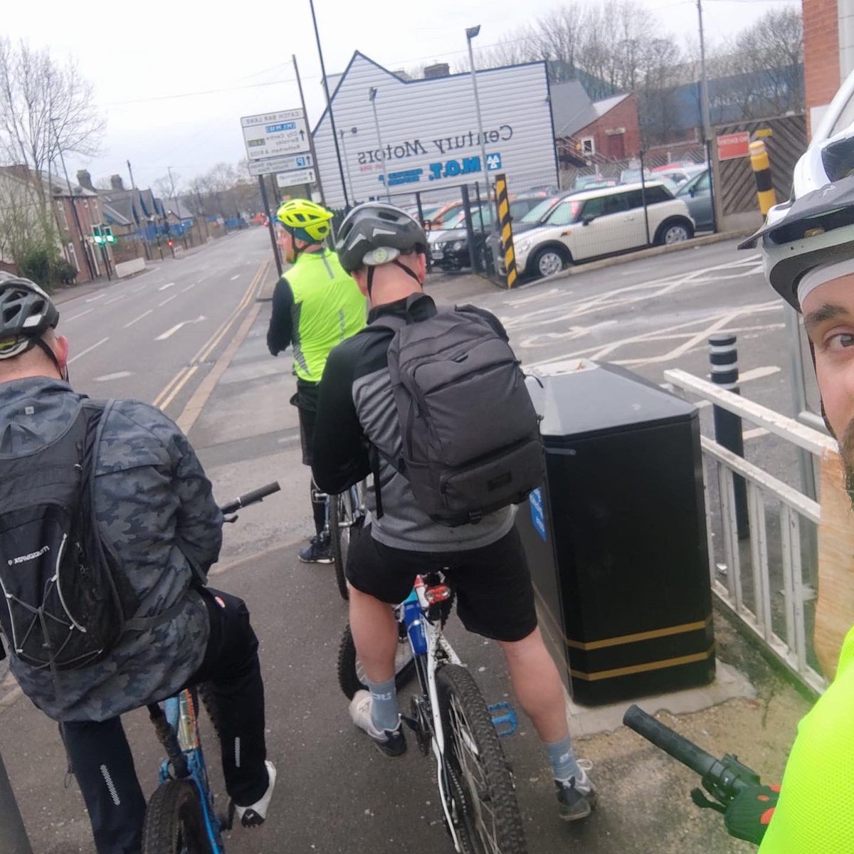 TPTcoasttocoast's tweet photo. Sunday club made it out yesterday, 3 Sundays in a row now 🤜 27 miles in the tank 💪 #Coast2Coast #coasttocoast #sheffchildrens #longroadahead https://t.co/aUI2JafsrY