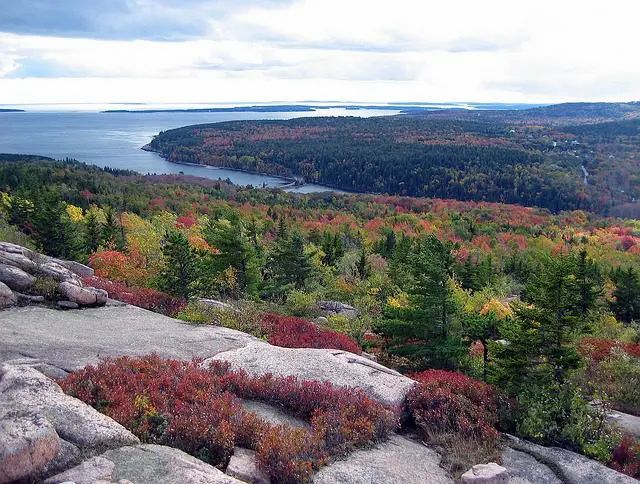 12 Best Things to Do at Acadia National Park! Cadillac Mountain, hiking, beaches, biking the Carriage Road, and delicious lobster rolls.  Check it out. bit.ly/3w1Uio5