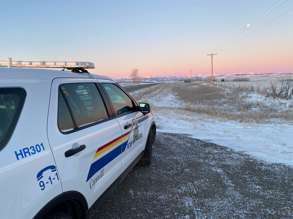 RCMPAlberta's tweet photo. We’re all sick of winter, but just look at this un-brrr-lievable view! While out on patrol looking for speeders that were in a “flurry”, an #RCMPTraffic member parka-d his car to capture the beauty that is a sunrise during winter in Alberta! #WhereWeWork https://t.co/lQH0ReuV6o