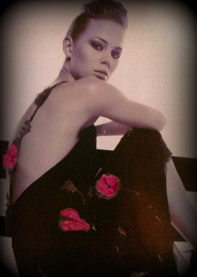 AMarkadas's tweet image. athanasia.wixsite.com/fa-moda/projec…