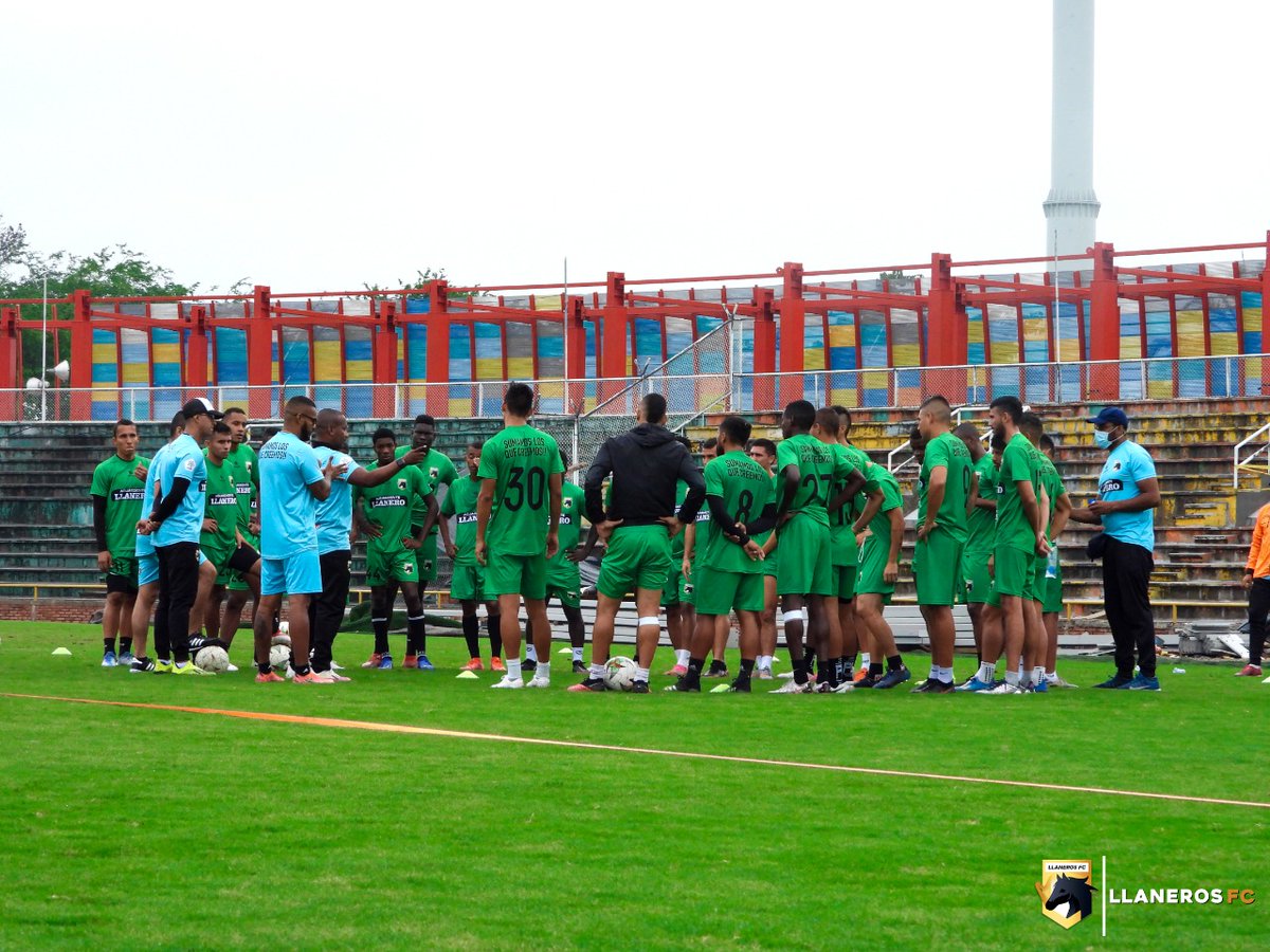 ClubLlanerosFC's tweet photo. ¡La era González ya está en marcha! 🔥🐎

Hoy el profesor Jersson González inició sus entrenamientos con el plantel profesional. 💪🏽⚽

#SumamosLosQueCreemos #LlaneroHoy #LlanerosSiempre https://t.co/mHtIRKWqBV