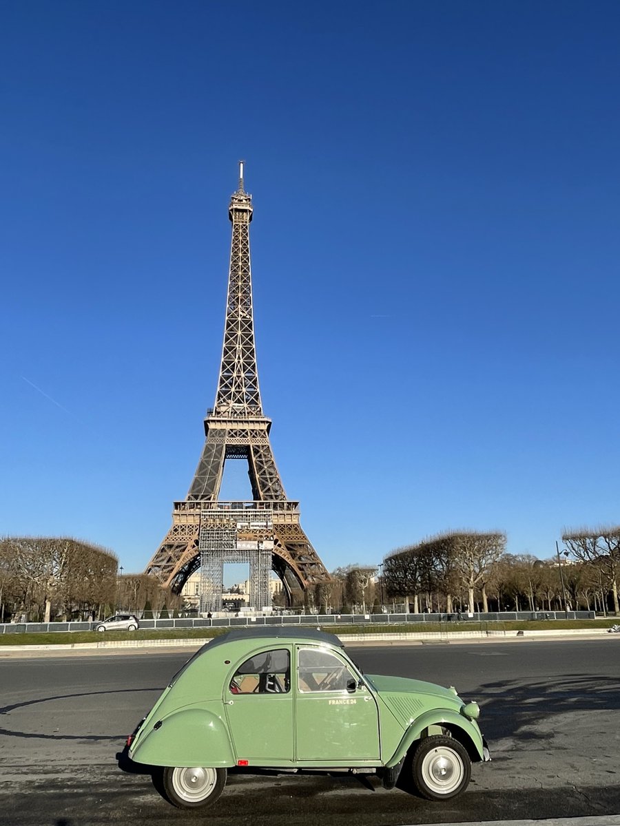 🚘 What is the last stop on the #RoadTripF24?

#Paris, of course!

For several weeks, we have travelled around #France 🇫🇷 to discuss the major themes of the 2022 Presidential elections 🗳️ 

At last, we're in the French capital to look into the #economy.

<a href="/taiseparente/">Taíse Parente</a> <a href="/haxieMB/">Haxie Meyers-Belkin</a>