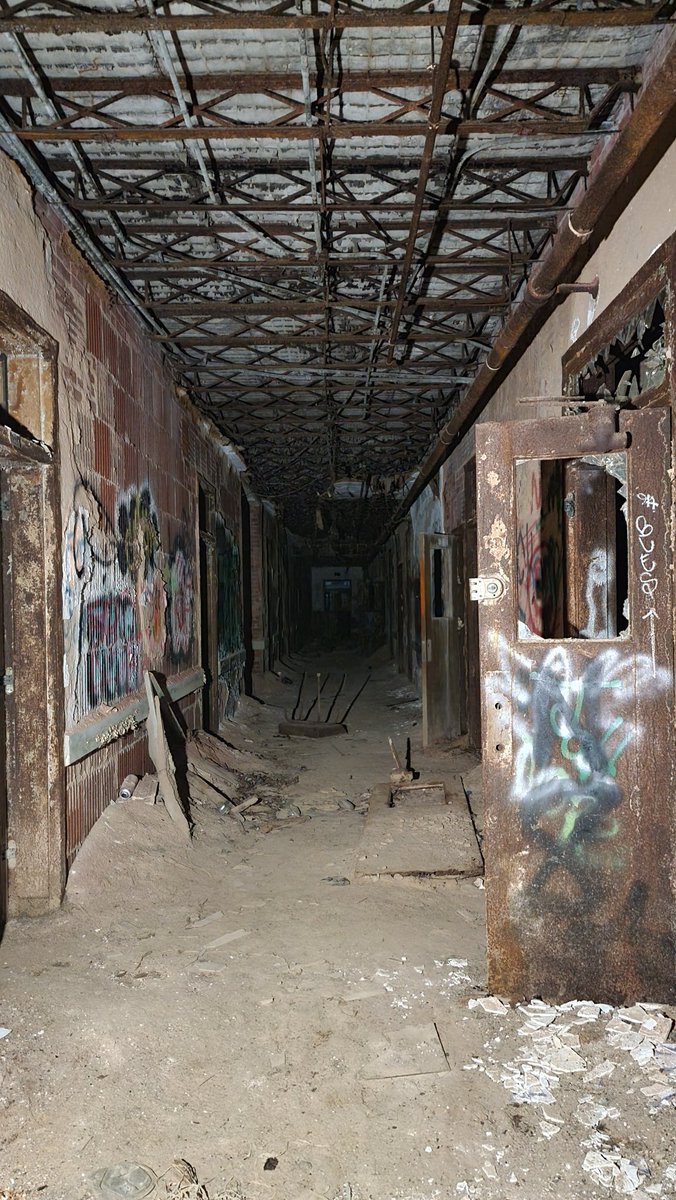 Would you explore this place at night by yourself? 👀
