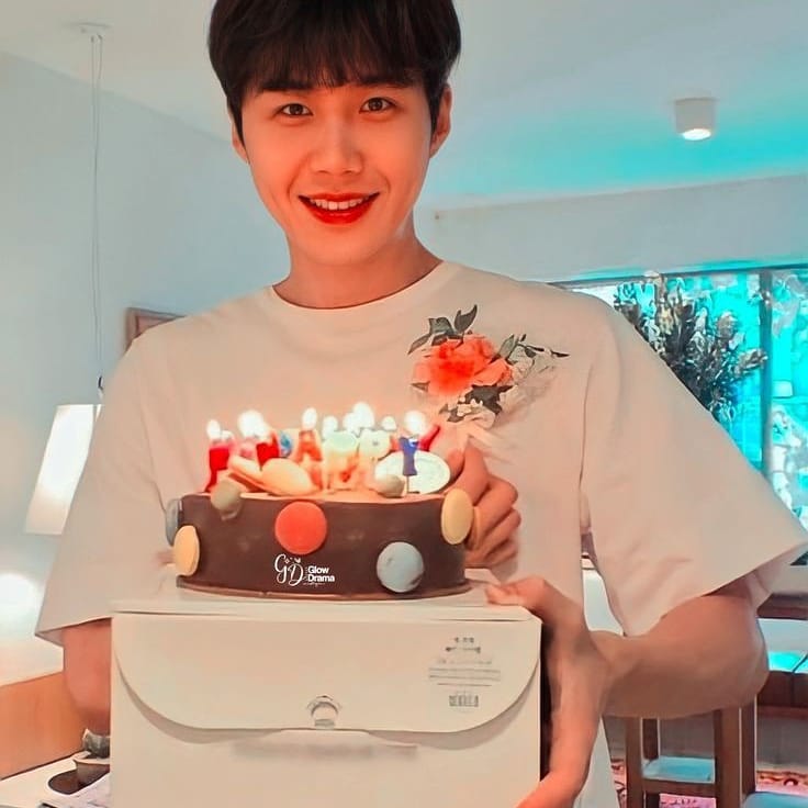 MissUnnie2's tweet photo. Que aniversário mais lindo. Obrigado Senhor venci mais umano. 
E ainda ganho mimos.🙏

#BdayToMe
#HappyMyday

💙🌱 https://t.co/e6EO7JdrxI
