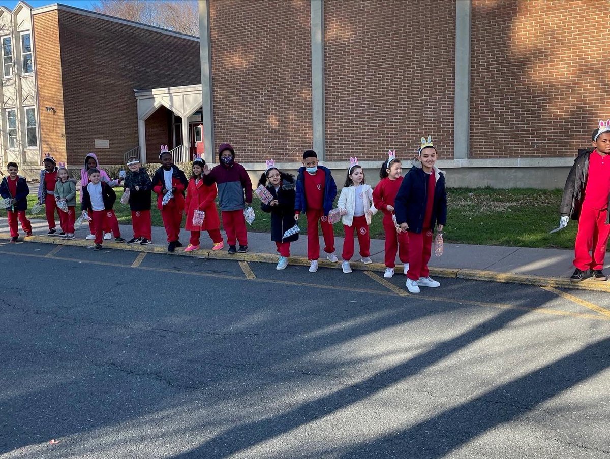 SGBschool's tweet photo. Easter Egg Hunt! #easter #egghunt #sgbstrong https://t.co/8O1qHCOKs9