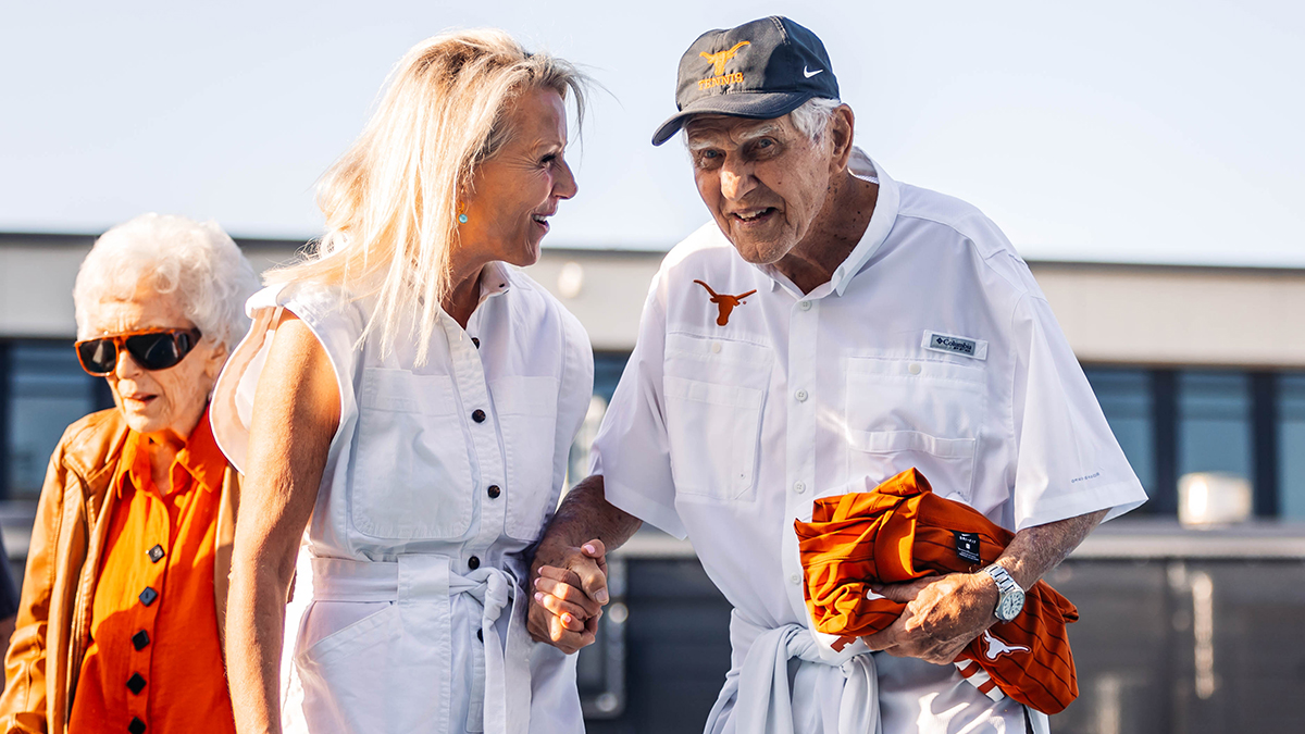 TexasMTN's tweet photo. What a moment!

So special to see legendary coach Dave Snyder being honored by DeLoss Dodds with an endowed scholarship in his name that was provided by his former players this past weekend!

Thank you Coach Snyder for all you've done for Texas Tennis!

#HookEm 🤘🎾 https://t.co/ivAVdi2kAa