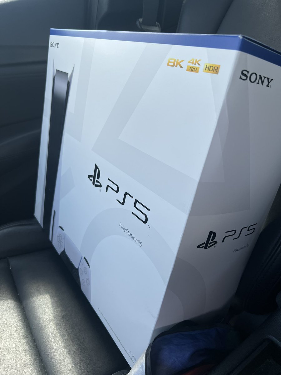 DarkSayed's tweet image. Been searching since the initial release and almost gave up hope, followed  @Jake_Randall_YT for less than a week and I secured the bag with the Best Buy trick!! Thank you so much 👍🏼👍🏼