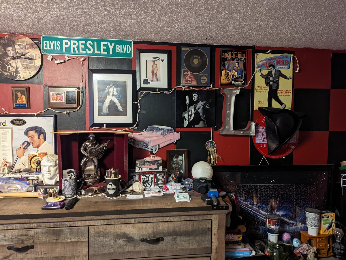 libby694's tweet image. Hey, @TheRealFatCrow like my Elvis collection?