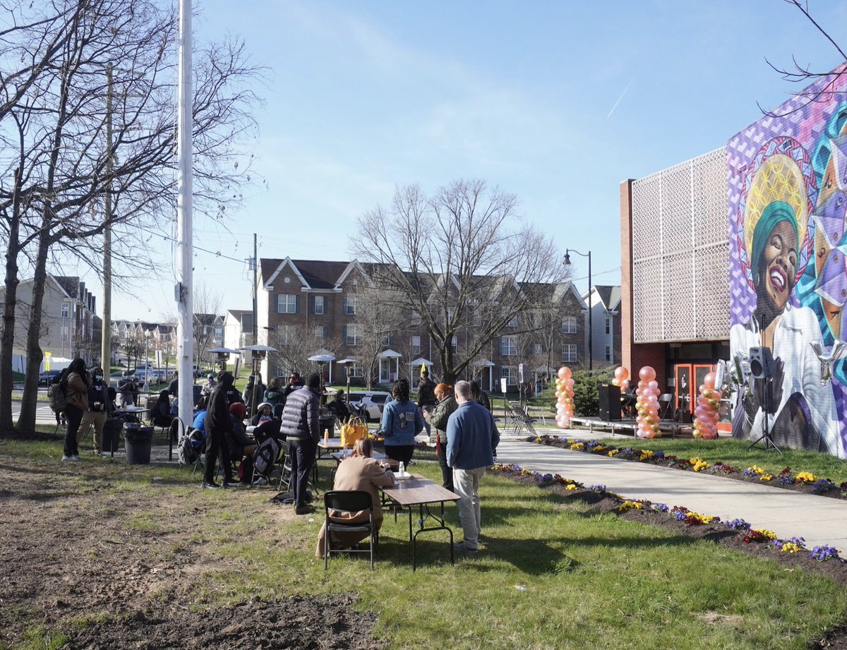 MayaSchools's tweet photo. Happy birthday to our namesake Dr. Maya Angelou, who would have turned 94 years old today. To celebrate the accomplishments and importance of Dr. Angelou, students and staff gathered outside the MAPCS today to honor her legacy. #HappyBirthdayMayaAngelou #MayaSchools #MayaRising https://t.co/iEeNbc5B0R