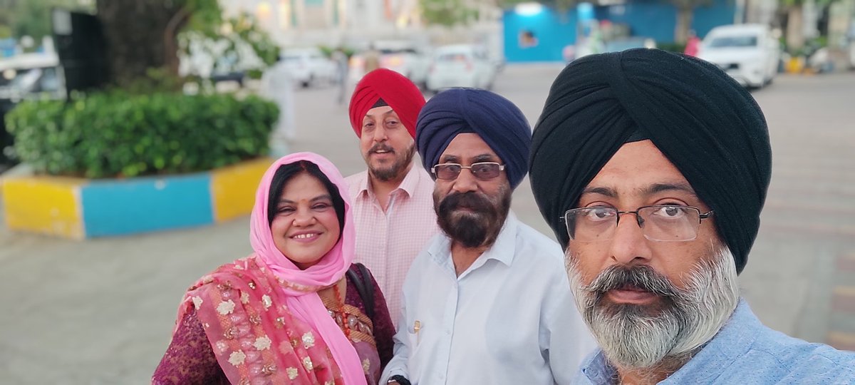 imanpreetbjp's tweet photo. Met Manik Verma - Renowned Fitness trainer, Model, upcoming Cine Star &amp; one of my very close friends after a very long time at #GurudwaraRakabGanjSahib alongwith my #SikhCell Member Richali Sanjay Awasthi , Harpreet Singh &amp; Narinder Jeet Singh  .
#WaheguruJi_Always_Bless_Everyone https://t.co/yPpjX4yx2T