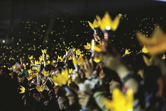 hopefulvip's tweet photo. "I’ll make a flower road and prepare
For you to come to me"

#StillLife 
#BIGBANG_StillLife https://t.co/jIMFDb4QiI