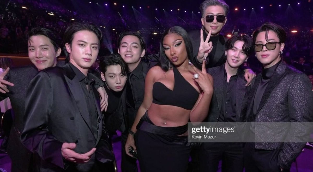 DavidWi43376764's tweet photo. Meghan and our boys , so cool.
보라해💜. https://t.co/e9dZYXV46Y