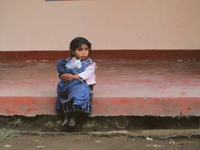 ''Konuşmuyor, anlatmıyor diye hissetmiyor sanmayın. Kimisi içine atar çığlıklarını.''

Cemal Süreya