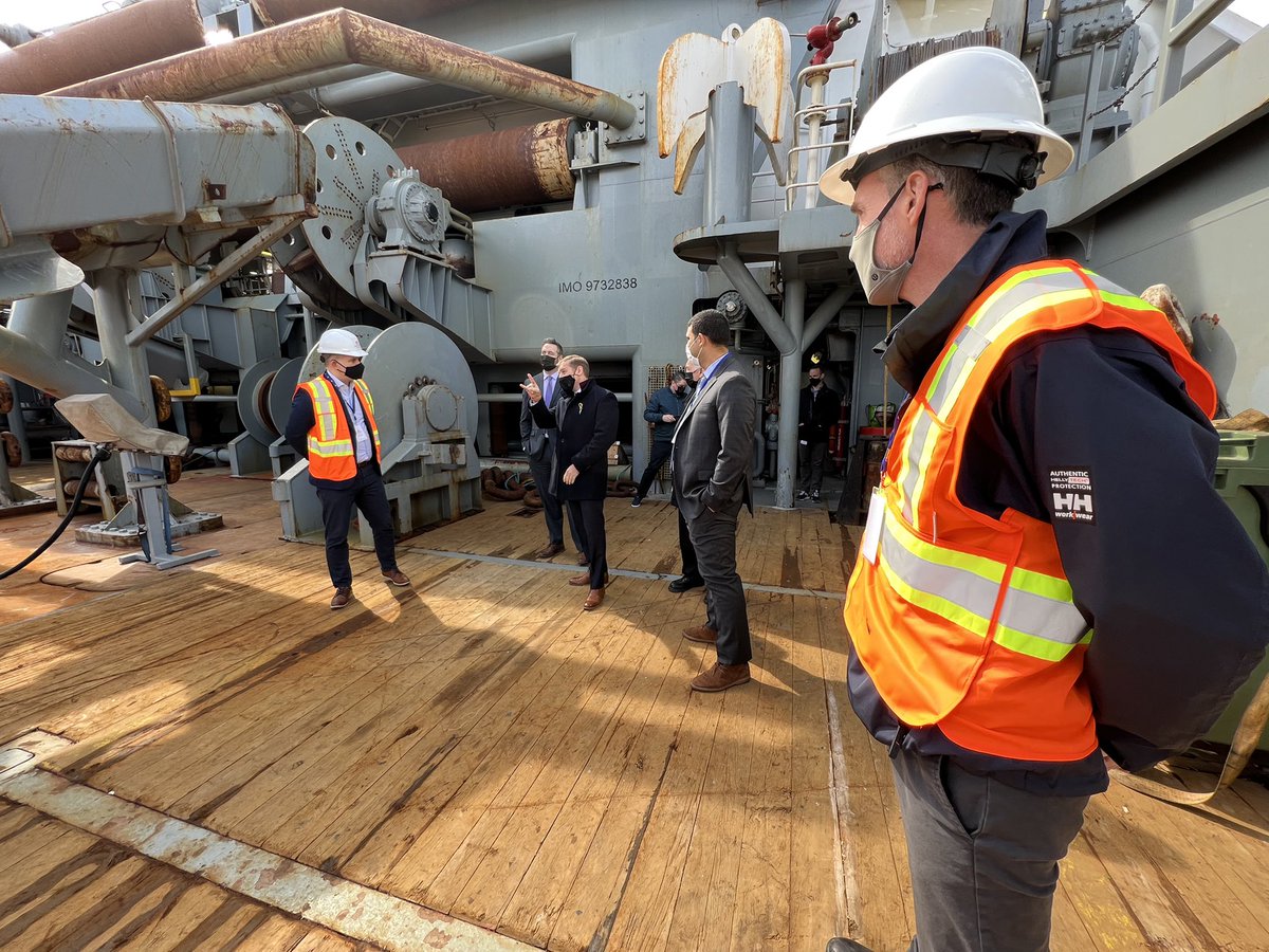 PremierofNL's tweet photo. Thank you to the crew on the Horizon Arctic and Ampelmann Canada Limited for showing Min. @Andrew_Parsons1 and I their new W2W gangway system technology that is undergoing sea trials.
Our government is proud to support projects like this through the OGIRA Fund. https://t.co/XKkXq9Jy7k
