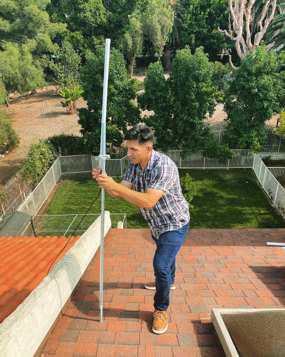 afternode's tweet photo. Our team is building up the @helium #network. One home 🏠 at a time.
#proofofcoverage #antenna #blockchainmining #internetofthings https://t.co/lF3jp68Ftc
