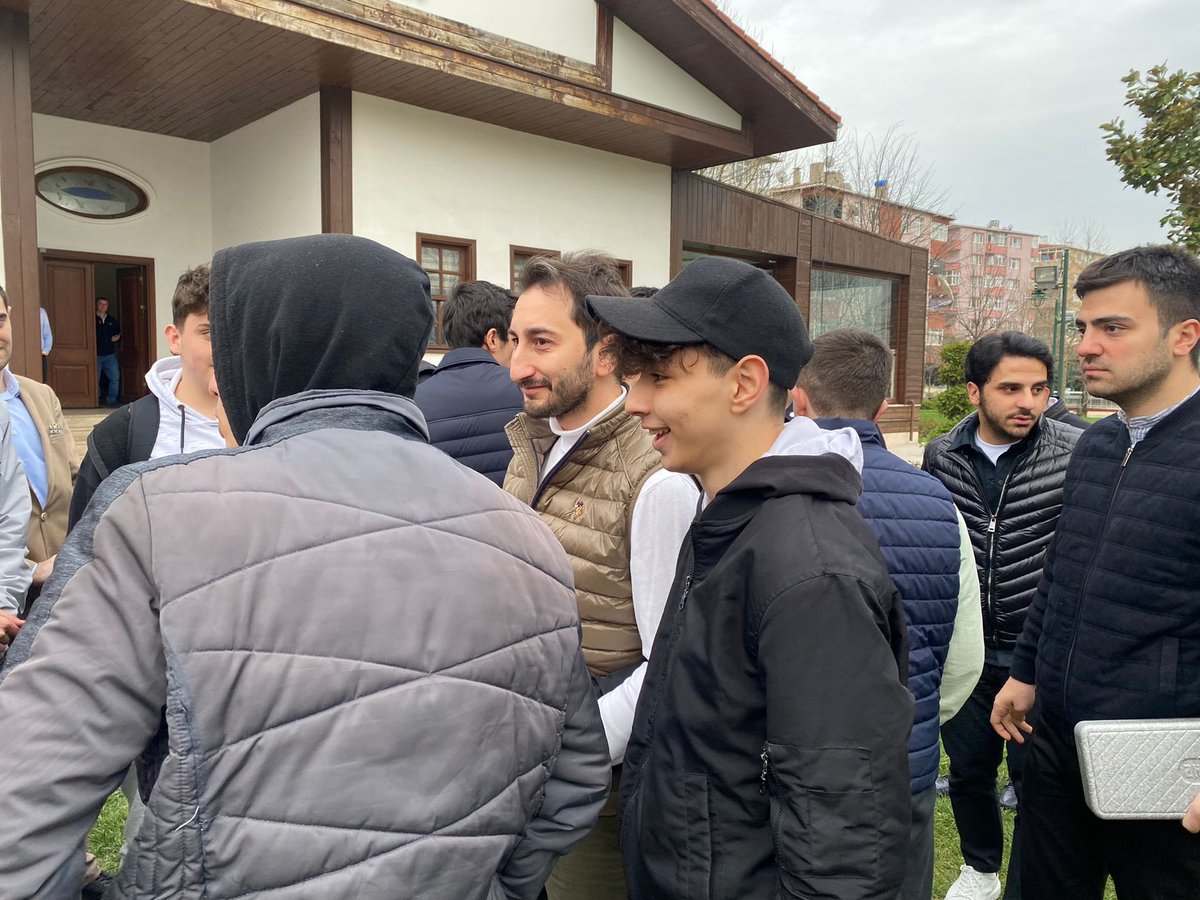 Gençlerimizle Buluşuyoruz 🇹🇷 

İl Gençlik Kolları Başkanımız <a href="/CCekerek/">Muhammed Cem Çekerek</a>, 2023 seçimlerinde ilk kez oy kullanacak olan genç kardeşlerimizle bir araya geldi. 

📍Bağcılar, 
AK Gençlerle bir başka güzel…