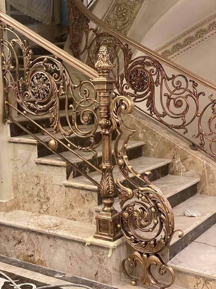 AmberScholl's tweet photo. ok y’all…i’m having my dream swirly staircase built &amp; can’t decide on a color…BLACK &amp; GOLD OR ALL BRASSY GOLD?! help a sister out what’s most ridiculous https://t.co/lncUjvIkOT