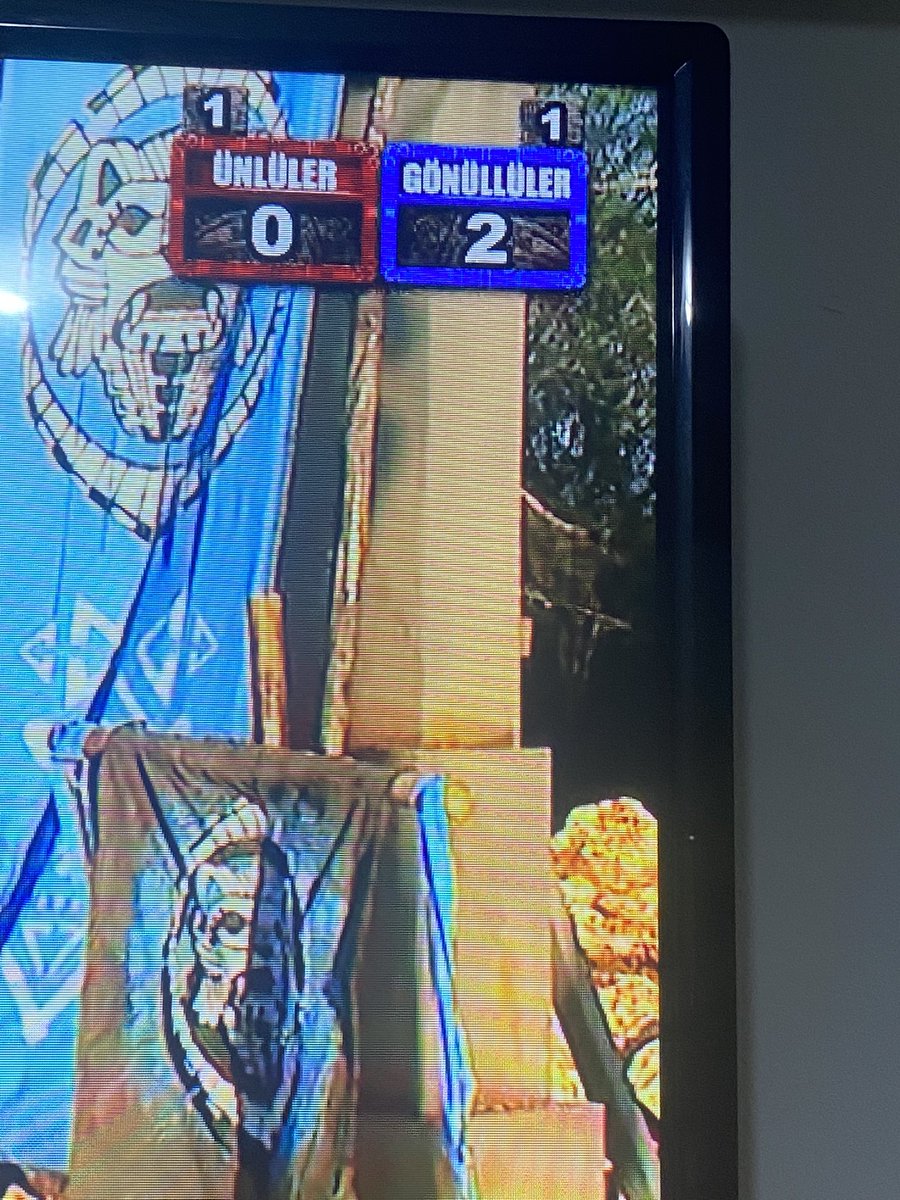 oztrk_secil's tweet photo. Alan kırmızı takım ama sayı mavi takıma yazıldı neler oluyor orada 😂 @acunmedya  #SurvivorAllStar2020 #Survivor2022alltar #AcunMedya https://t.co/AogM5yMpRx