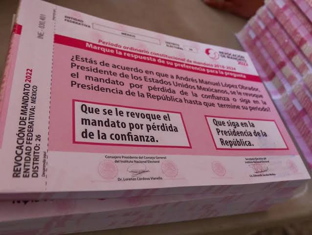ciudadanosCDP's tweet photo. LAS BOLETAS YA ESTÁN LISTAS,AHORA NOS TOCA  A NOSOTROS PARTICIPAR Y ESTAR ATENTOS ESTE 10/ABRIL/2022. #AMLOseQueda #AmloNoEstaSolo #SomosmasconAMLO . @SinLinea_Mx @revistapolemon @Revolucion3_0 @guruchuirer @contralinea @ElSoberano_mx  @RegeneracionMx https://t.co/Lj40EVJCa9