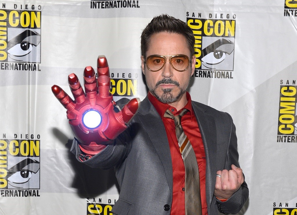 HakesAuctions's tweet photo. Join us here at Hake's in wishing Robert Downey Jr. a Happy 57th Birthday! We love you 3000!
#DiamondInternationalGalleries #PREVIEWSworld #RobertDowneyJr #IronMan #Avenger #Shellhead https://t.co/8hjTP2urgQ