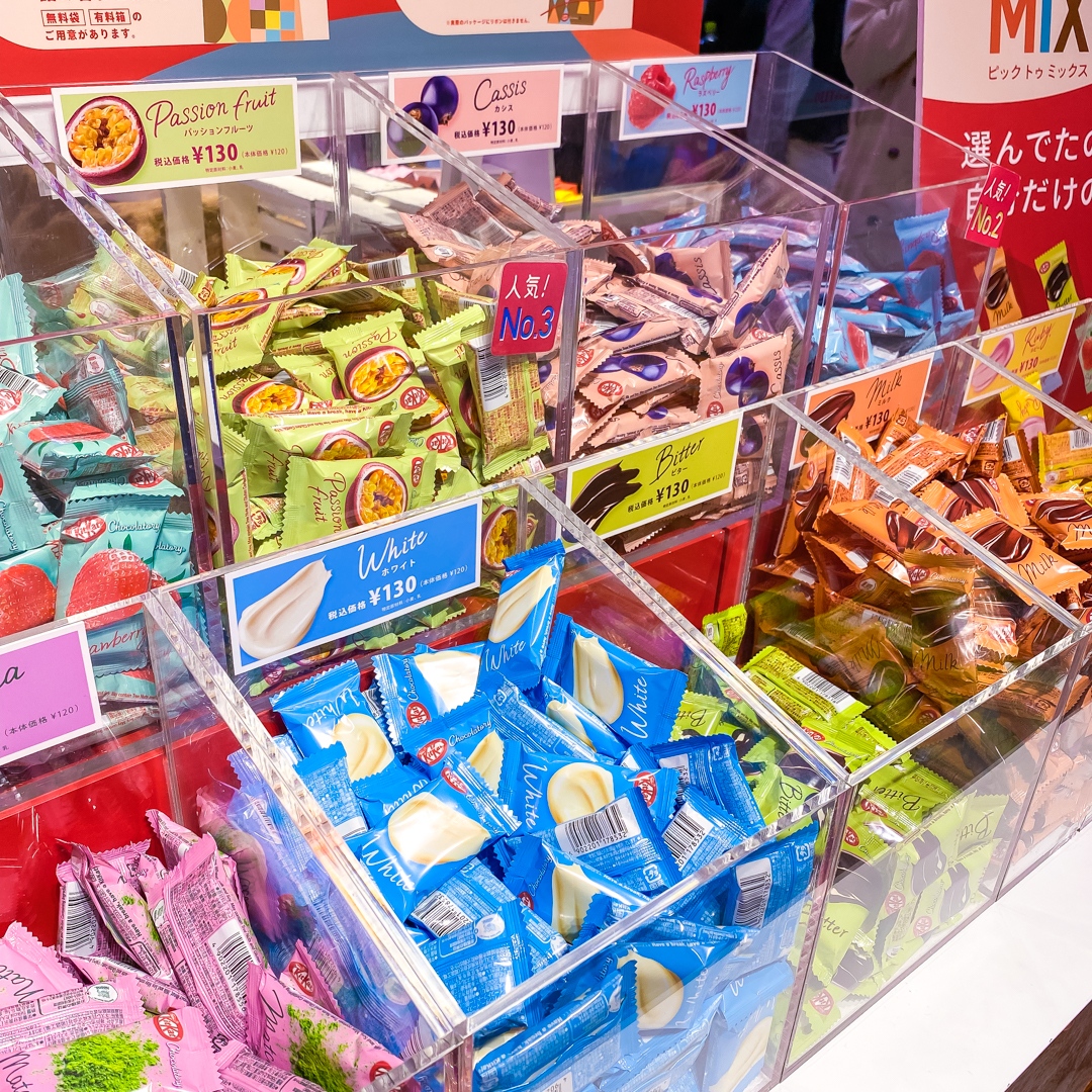 JapanCandyStore's tweet photo. 🍫 Kit Kat overload! 🍫 Oh my gosh! Where do we even begin? 🙈😂 📍 KitKat Chocolatory in Shibuya
#kitkatchocolatory #kitkatshibuya #kitkatjapan #japanesesnacks #japanesecandy https://t.co/88UWa8CBCG