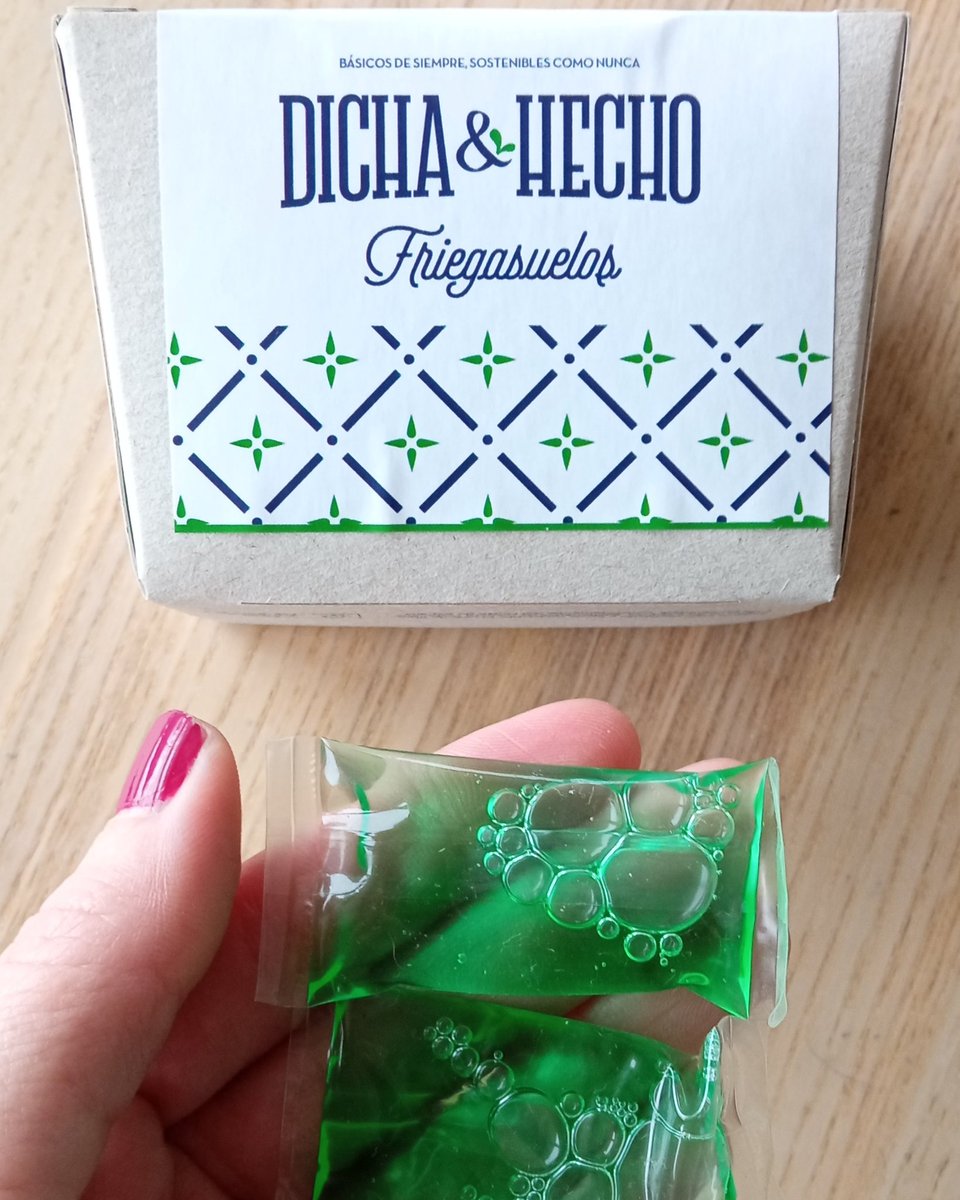 📣🧹 Aquí, un friegasuelos que no contamina el agua. Sí, has leído bien.

El friegasuelos de #dichoyhecho es ecológico, respetuoso con el planeta y el mundo marino 🌍🐠, con PH neutro, válido para todo tipo de suelos, sin sulfatos, ni fosfatos.

¿Usas productos eco en tu hogar?