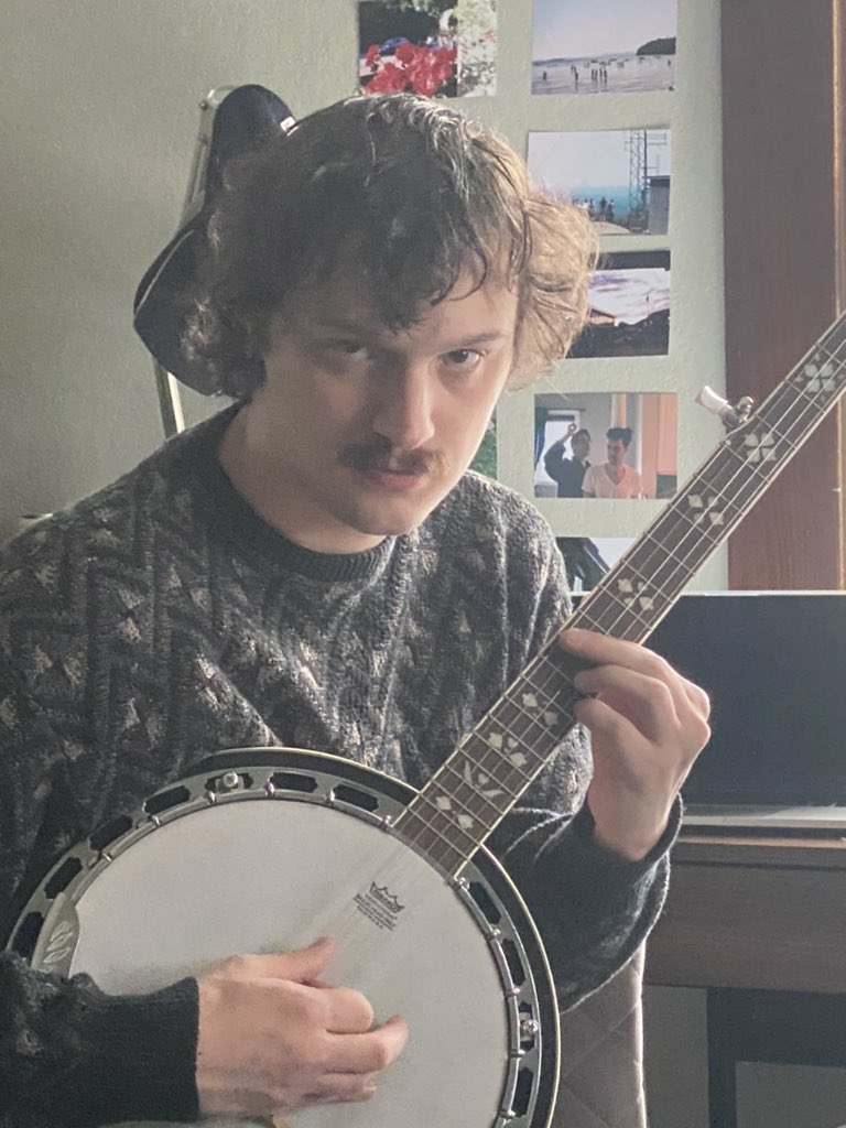 Jakedtune's tweet photo. The banjo man cometh https://t.co/LOdmrqRjPl