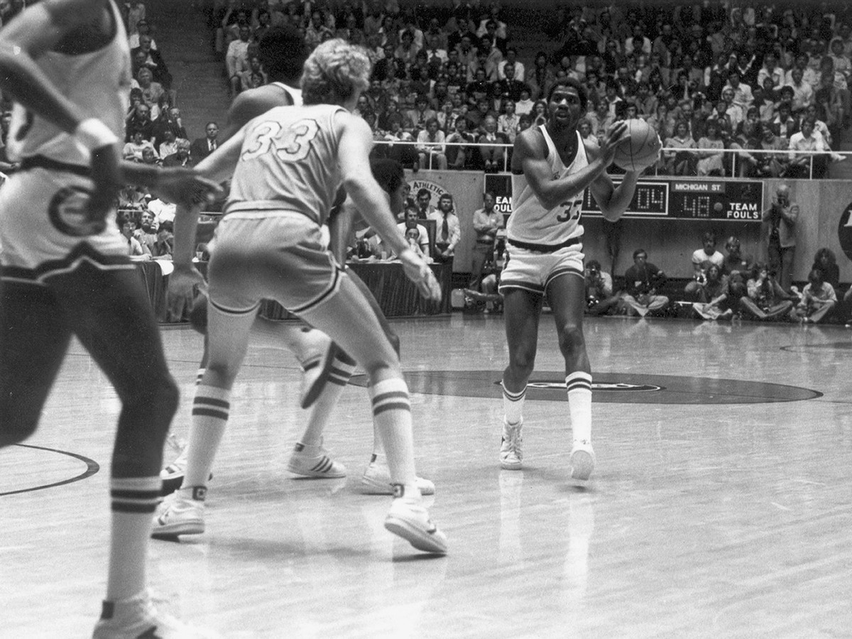 greg314's tweet image. On Saturday, the NCAA Finals game between Duke and UNC had 16.3 million viewers, the most to watch a Final Four game since 2017. 
While the Bird-Magic, Indiana State-Michigan State, game in 1979 had 40 million. The most to watch an NCAA tourney game ever.