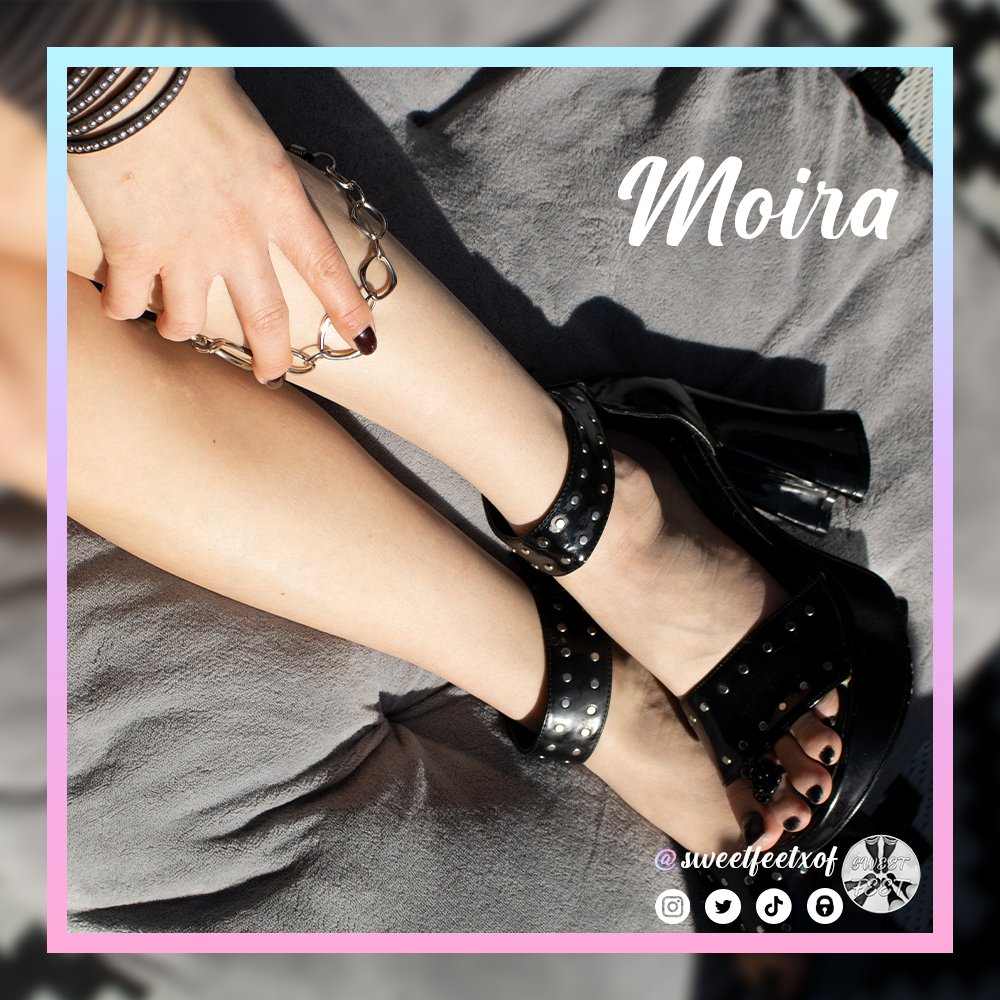 Hey guys, it's Moira👋🏻💋🦶🏻 Do you like,what you see? Just send me a message♥️ One fun fact about me: I've got a pet snail🐌 What should I know about you? Kisses, Moira💋 Follow us on Instagram #feet #pieds #feetloversonly #feet #sockslave #findom #fußfetisch #paypig #soles #füße