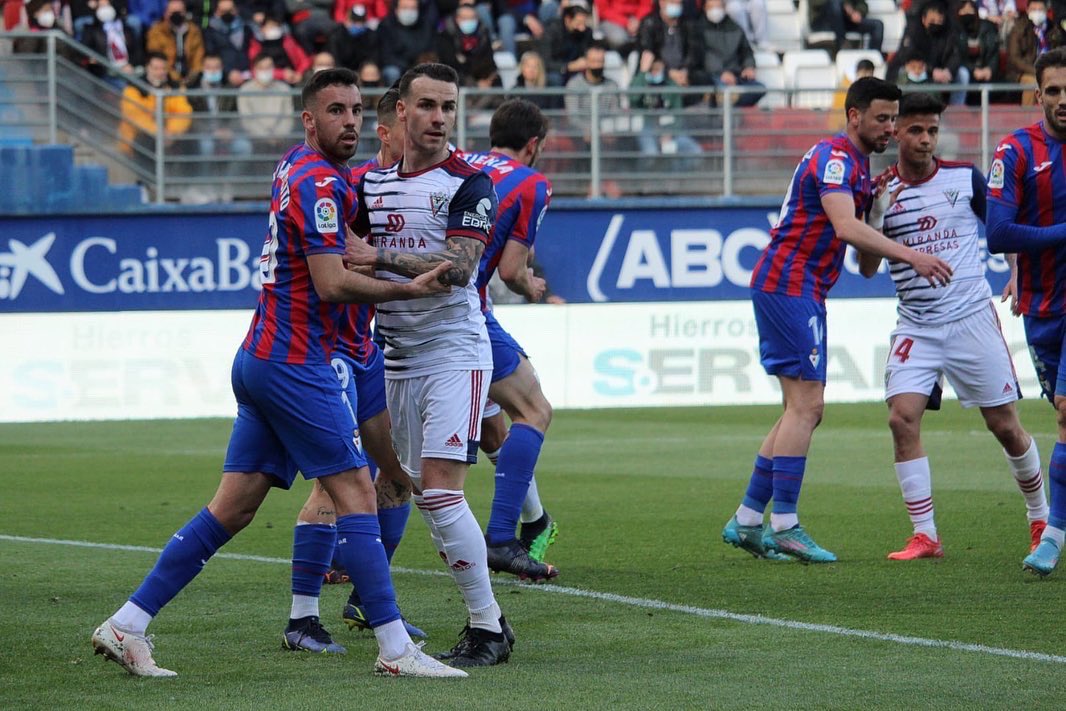 14Alex_lopez's tweet photo. Qué gran partido del equipo, sumando un punto que nos sabe a poco en campo del líder. Gracias a toda la afición desplazada a Eibar. Juntos somos más fuertes! 💪🏻🔴⚫️ https://t.co/QODjvkT40G