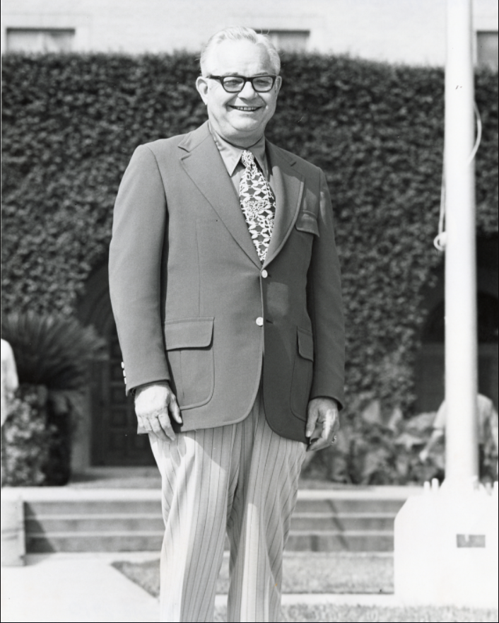 tamuksta's tweet photo. Happy #NationalLibraryWeek! Did you know that the Jernigan Library is named after former college President Dr. James C. Jernigan. Visit his collection for more info and photos!
https://t.co/uQFEJryE94

(A2013-018.2910, University Archives Collection, South Texas Archives, TAMUK) https://t.co/cbyEAoN9f2