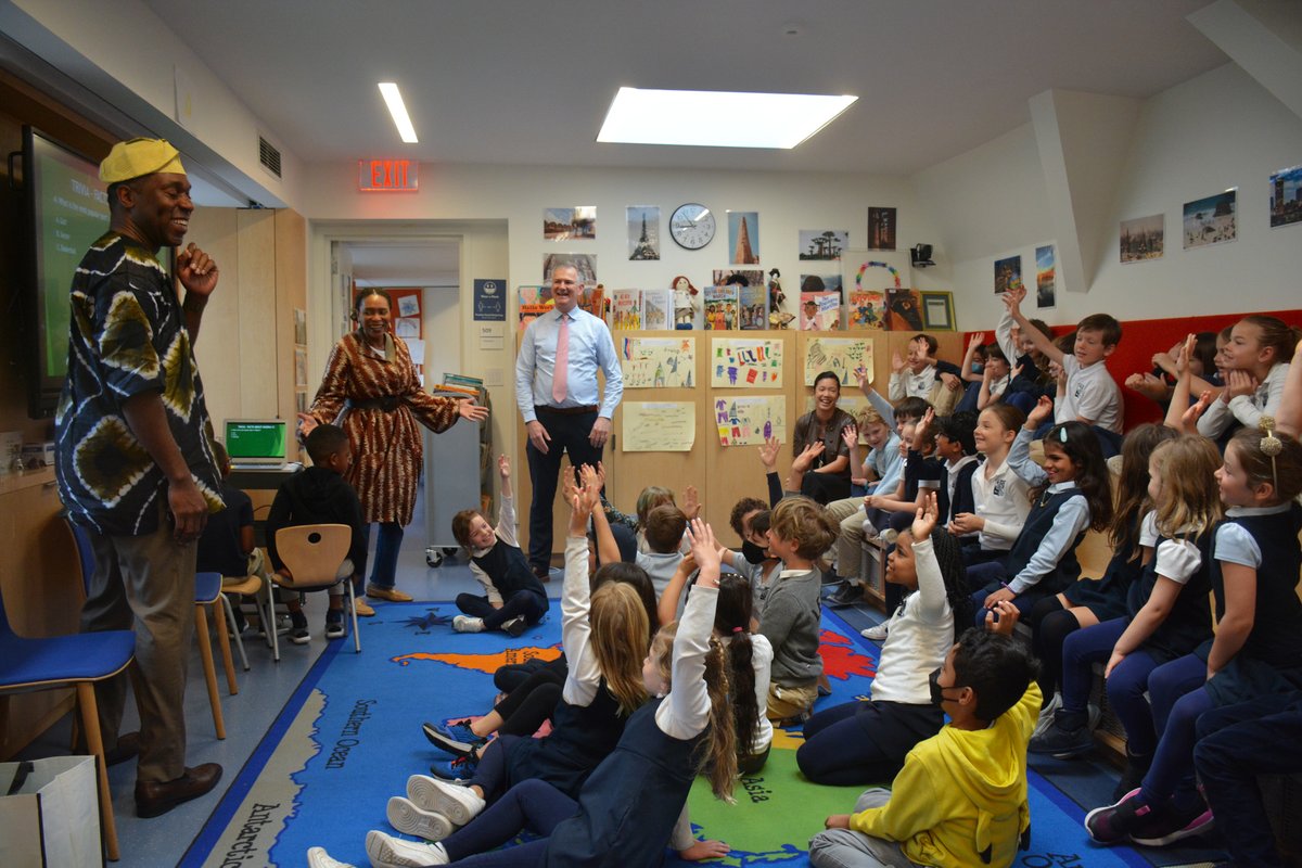 GCSchoolNYC's tweet photo. As Grade 1 learns about the world's continents, Grace parents Ojay and Chinwe O. stopped by last week to teach students about Nigeria (a perfectly timed visit as their lessons are currently focused on Africa). #GCSchool https://t.co/z4p50bDfNz