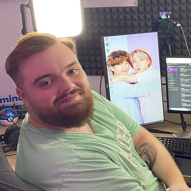 Sugabebe15's tweet photo. #ARMY TODO EL MUNDO A APOYAR A LA COMUNIDAD HISPANOHABLANTE EN REDDIT 
r/place 
A IBAI, AXO, KARCHEZ, KOMANCHE, AURON, JUAN, ETC. https://t.co/bUxAtSJtQP