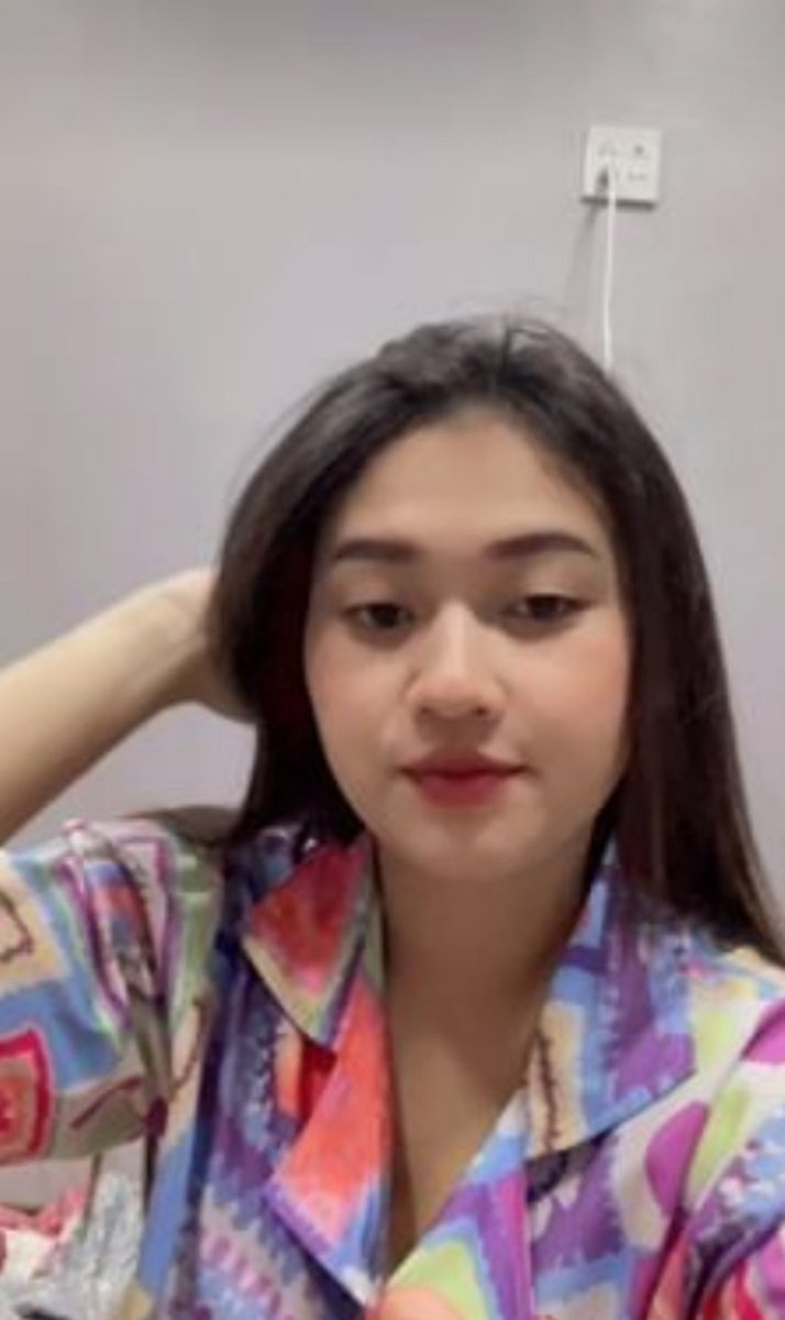 Selinn08267734's tweet photo. Bangun tidur jeprat-jepret yuk sahur bareng bismillah semoga puasa nya lancar 😊🥰
#Ramadhan https://t.co/smNKdwxqNc