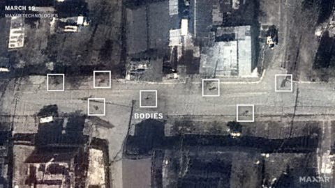 NYT: Анализ спутниковых снимков опровергает утверждения россии о том, что убийство мирных жителей в Буче произошло "после ухода ее военных".
На спутниковом снимке за 19 марта видны тела тех гражданских, которые, по словам рф, "с целью провокации подкинули украинцы после 30 марта"