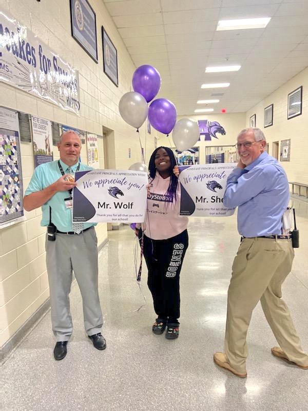 RidgeView_StuCo's tweet photo. It is National Assistant Principals Week and we surprised our favorite administrators today!! Thank you for all that you do for @rvhs students and staff! 💜💜💜 https://t.co/7wbAdfM6JR