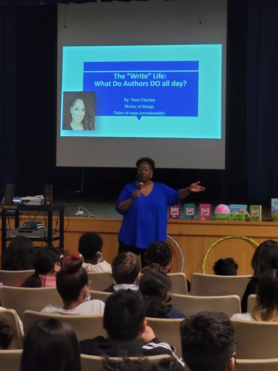SuperShoieb's tweet photo. Happy National Librarian Day to our very own Ms. Farrar!! Thank you for all that you do!! We are lucky to have you as one of our leaders!!❤️ #bookfairs #authorsvisits #developingaloveforreading @LIBRARYFES @FESRahway @Rahway_Schools https://t.co/9GfJJIl0hD