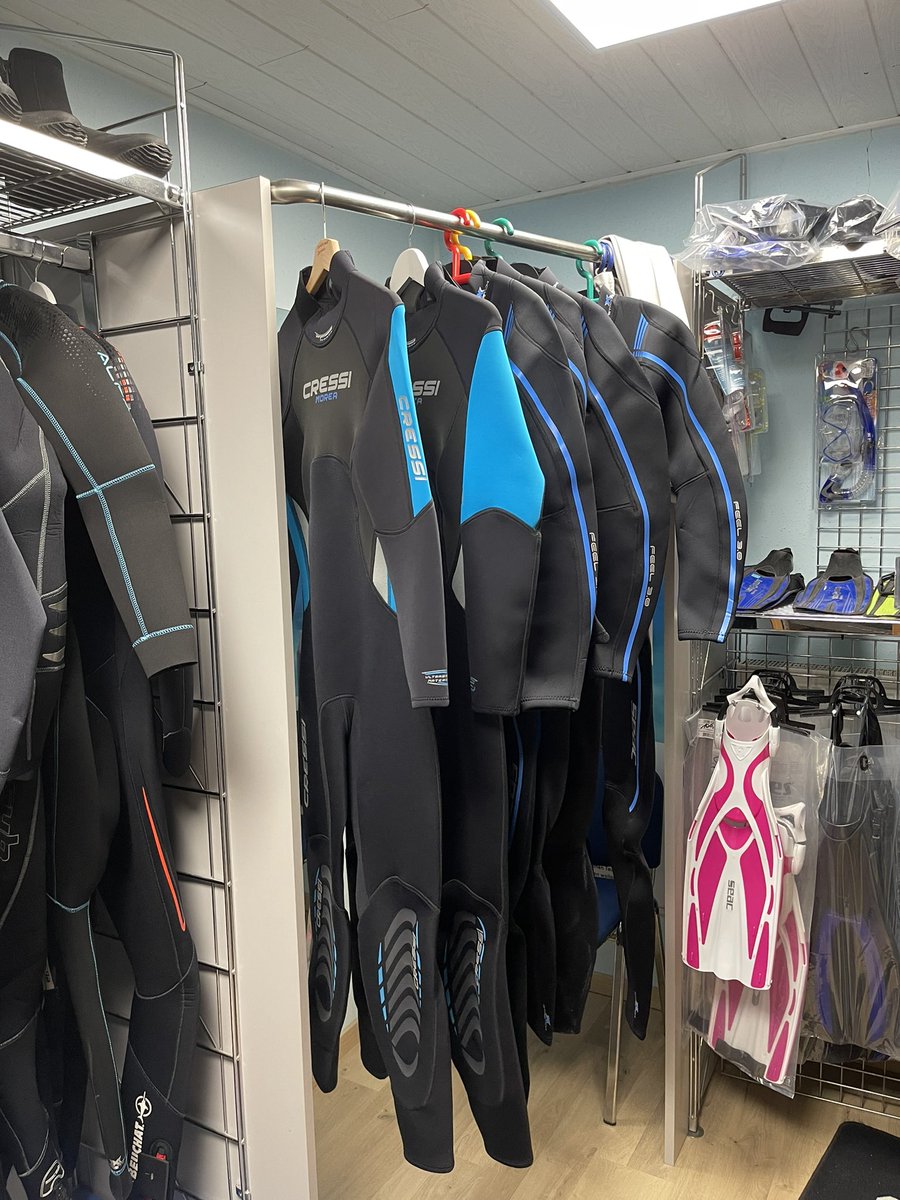 JohannDemmel's tweet photo. Overalls 🧜🏻‍♀️🧜🏿‍♂️🏒in 3 mm weichem Neopren bei Tauchsport Demmel angekommen #tauchsportdemmel #tsv1860 #tauchenvereint 🦁🏒🐬 https://t.co/mMPoEoj27b