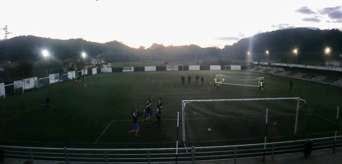 👏🏻 ¡ Vamos a por una nueva semana ! 

⚽️ Sesión de entrenamiento con la mirada 👀 puesta en el próximo partido 👊🏻