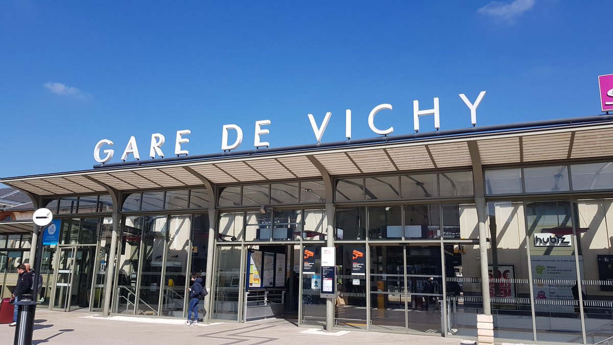 annemichel974's tweet photo. Une arrivée ensoleillée à Vichy #agregationinterneEPS
Nouvelle année, nouvel état d'esprit, nouvelle signification donnée à ce concours : plus une fin en soi mais une fenêtre qui s'ouvre sur de nouveaux possibles. Il n'y plus qu'à... rayonner... 🙏 https://t.co/8cF5LwIdnR