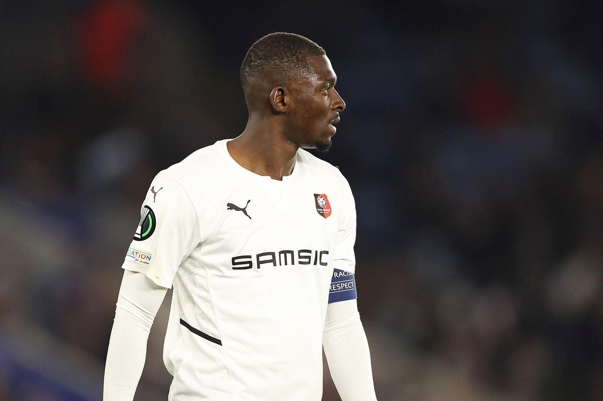 AiglesDuMali_'s tweet image. 🚨 Hamari Traoré est nommé parmi les 12 prétendants au Prix Marc-Vivien Foe, ce prix récompense le meilleur joueur africain de Ligue 1 ! On lui souhaite la récompense 🥇🦅🇲🇱 @hamari27