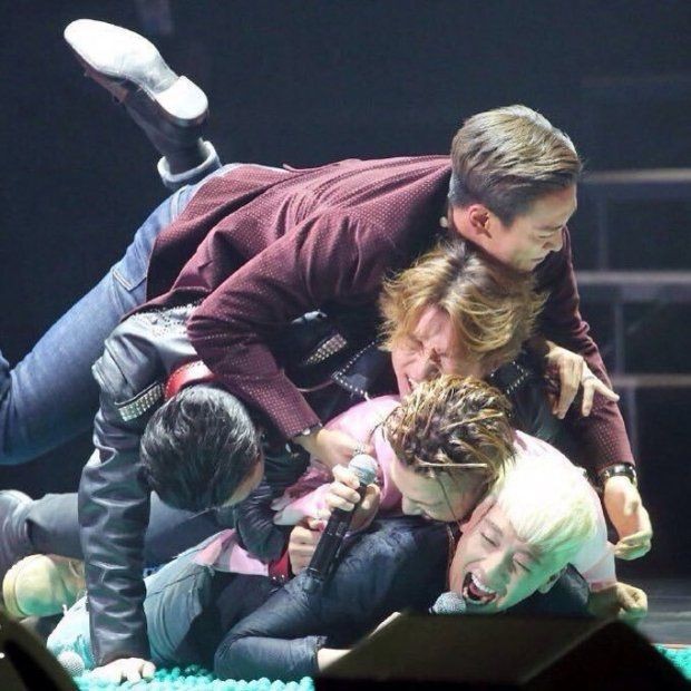 yaneth0998's tweet photo. Los extrañe demasiado .. son lo mejor y ellos estuvieron conmigo en mi adolescencia verlos nuevamente hace mi corazón palpitar :3
#BIGBANG_StillLife
#BIGBANG
@YG_GlobalVIP https://t.co/snDlXwXQeH