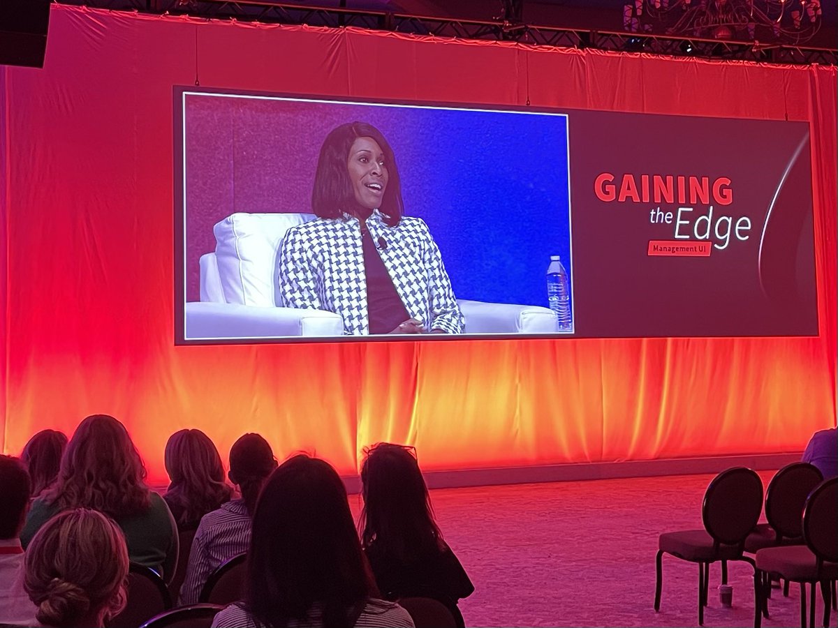 MikeBarad's tweet photo. Nashunda Williams, @JLL global head of DEI: you’ve got to understand the business and weave DEI in, not just leave it as an isolated initiative. 
#JLLMU2022 https://t.co/OvfU8R47eC