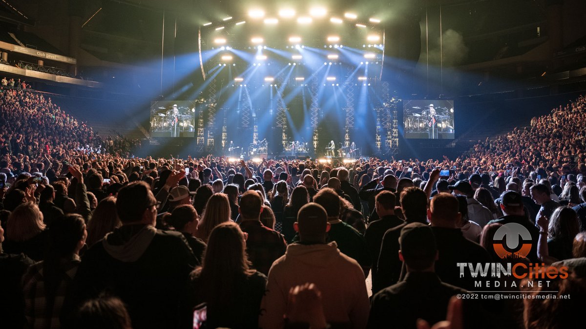 TCMdotnet's tweet image. A journey spanning continents and decades finally led us to @BonJovi @jonbonjovi at @XcelEnergyCtr 
bit.ly/3uSa6ra