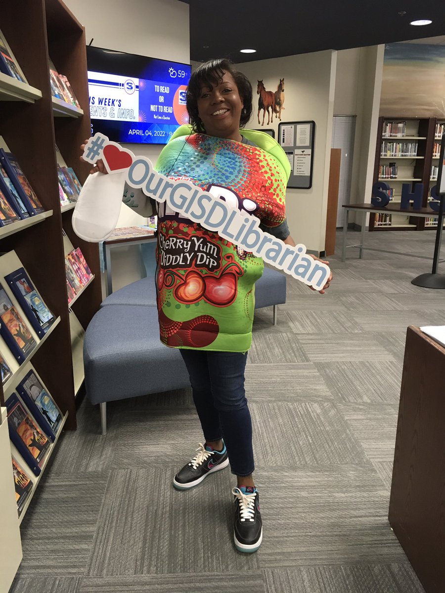 SHSmustangsread's tweet photo. What a sweet start to National Library Week! @GISDReads @GISDTLD @GISDEffect @SHS_Mustangs https://t.co/2w6I7EWutK