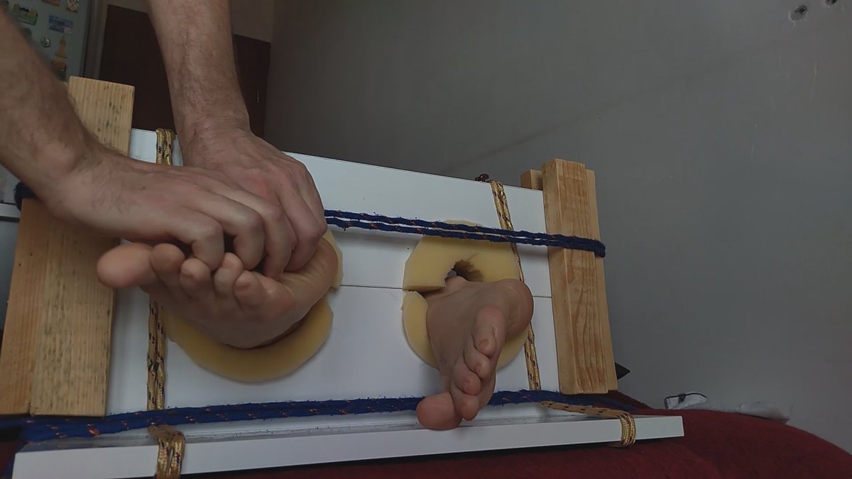 TwoKinkyBoys's tweet photo. He used his safe word after only 30 minutes 😇
#malefeet #tickling #tickletorture #guytickle #guytickled #malefeettickled #malefeettickling #ticklefeet #onlyfanscreator #ticklishfeet #maletickling #bdsm #ticklishtoes #boytickled #malesoles #onlyfans https://t.co/0Z9hX7d2nL