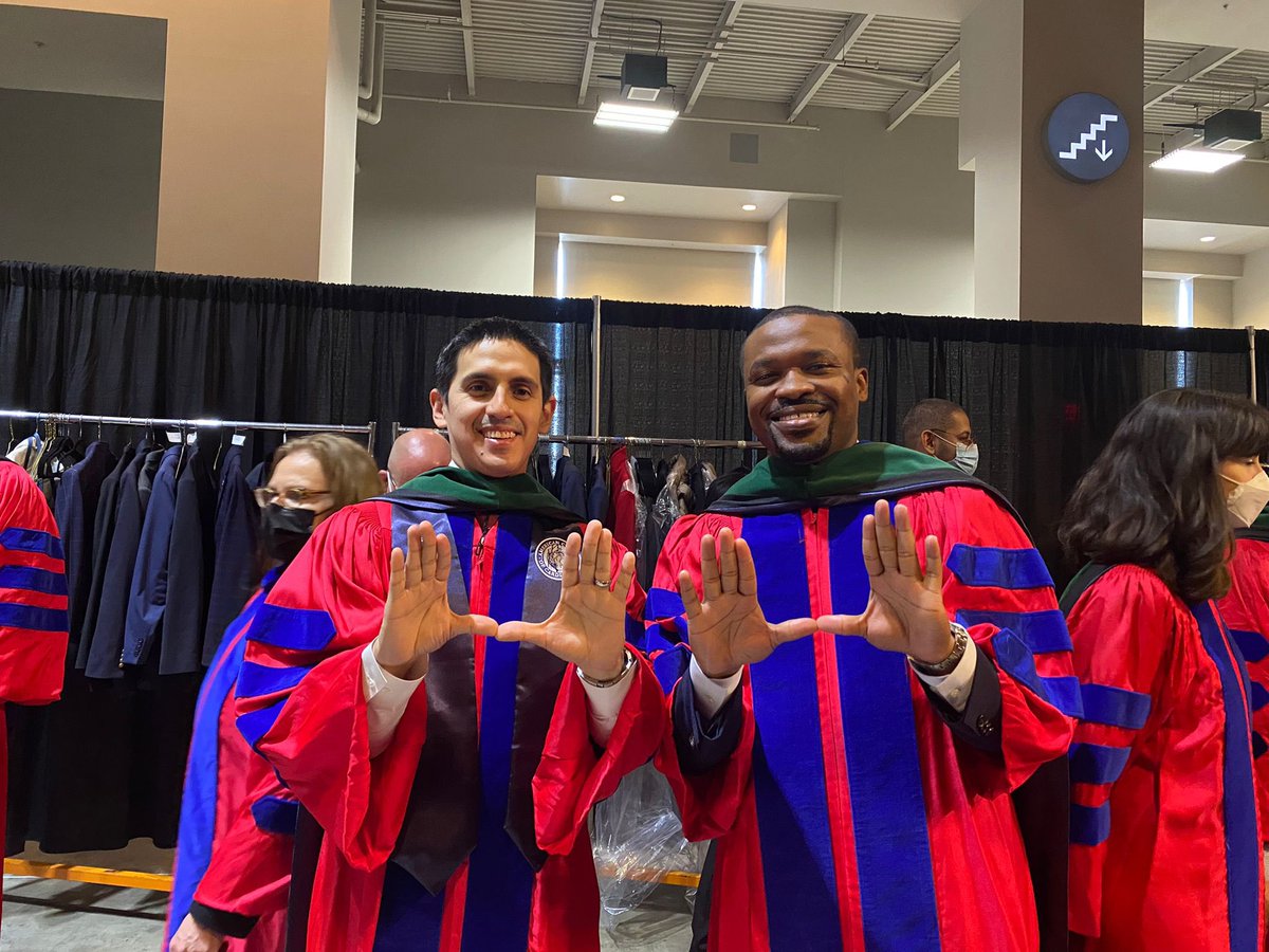 Congrats to our UM / JMH Cardiovasvular fellowship alumni @DrDapo @cdlcruzl for recognition as a FACC during this years convocation at #ACC22 @ACCinTouch