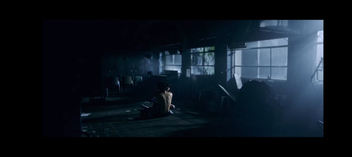 只是在自我陶醉，觉得读了一些书就牛逼了。我不敢把我的内心，展现给（他），我没法正常生活，我连变态都算不上，你所期待的我的内心，我根本就没有暴露呈现在你面前的东西，我就是一具空壳。
我没能把任何人带去彼岸，连我自己也没有，彼岸存在什么，谁能知道，别再窥视我的灵魂了