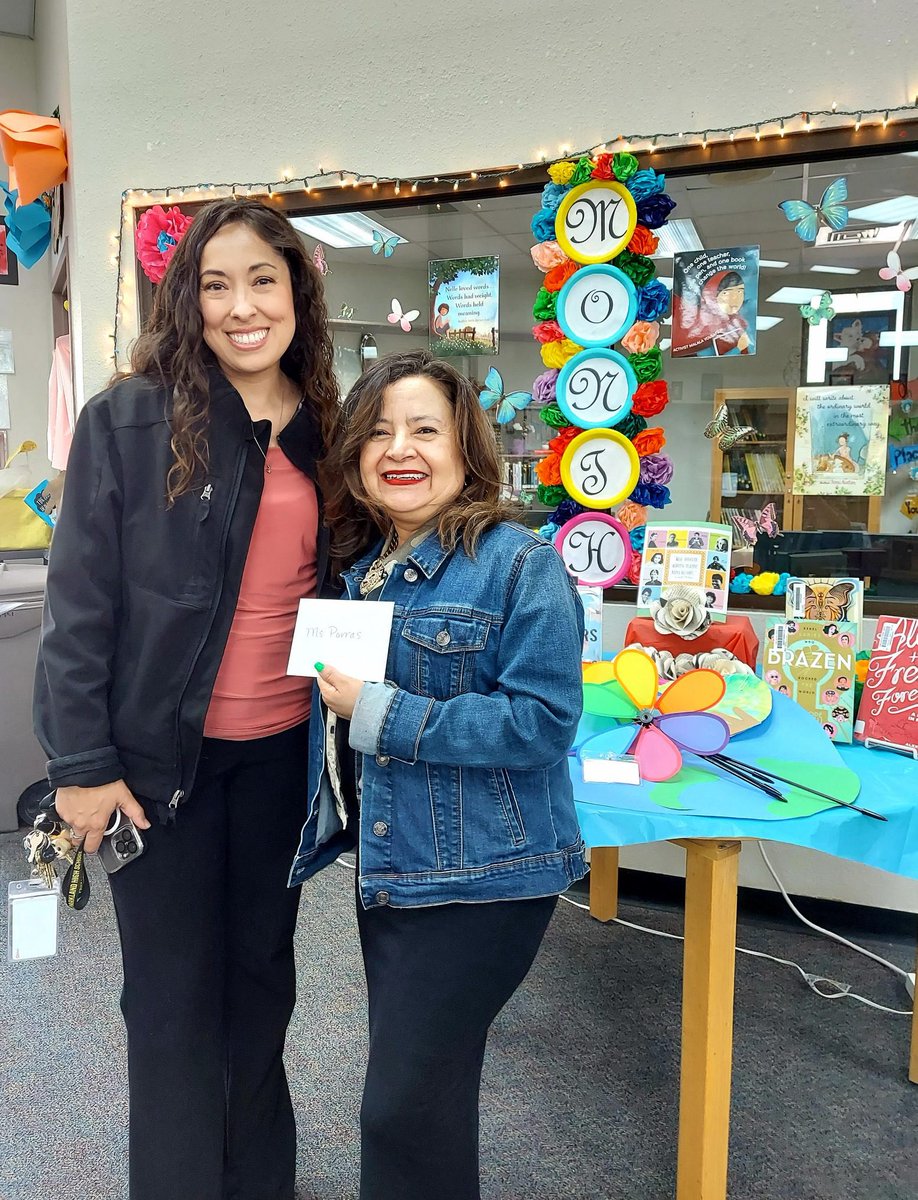 ParklandLibrar1's tweet photo. Celebrating National Library Week! Thank you to everyone who made today extremely special for me! I am truly blessed to work at Parkland HS #libraylife #BlessedAndGrateful @JSalgado_PHS @phsmats @MatadorStuCo #TheDistrict https://t.co/Sd64wUIm3q